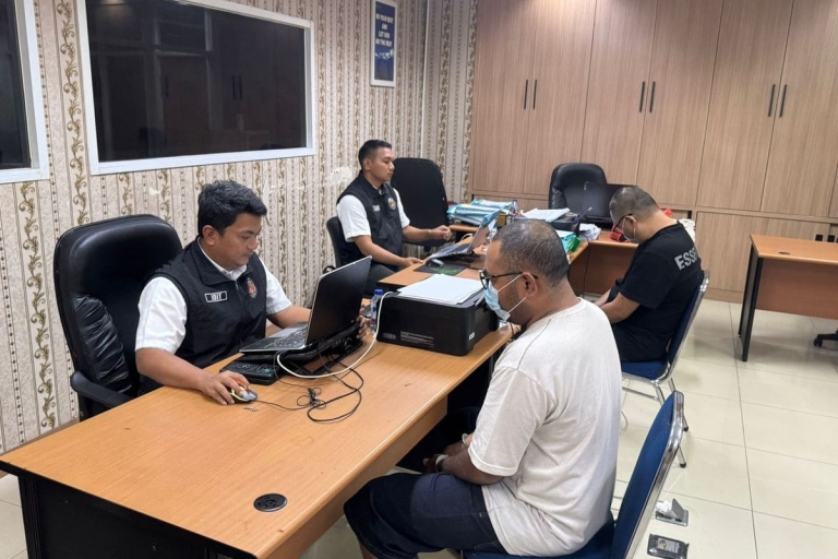 Debt Collector Rampas Mobil Taksi Online yang Antar Jemaah Umrah di Bandara Soetta 