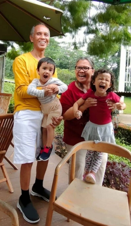 Suami Istri Cari Uang