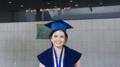 Kisah Putri Batak Lulus ITB Bikin Haru Reni Silaban Yatim Piatu Ibu Meninggal Kena Kanker